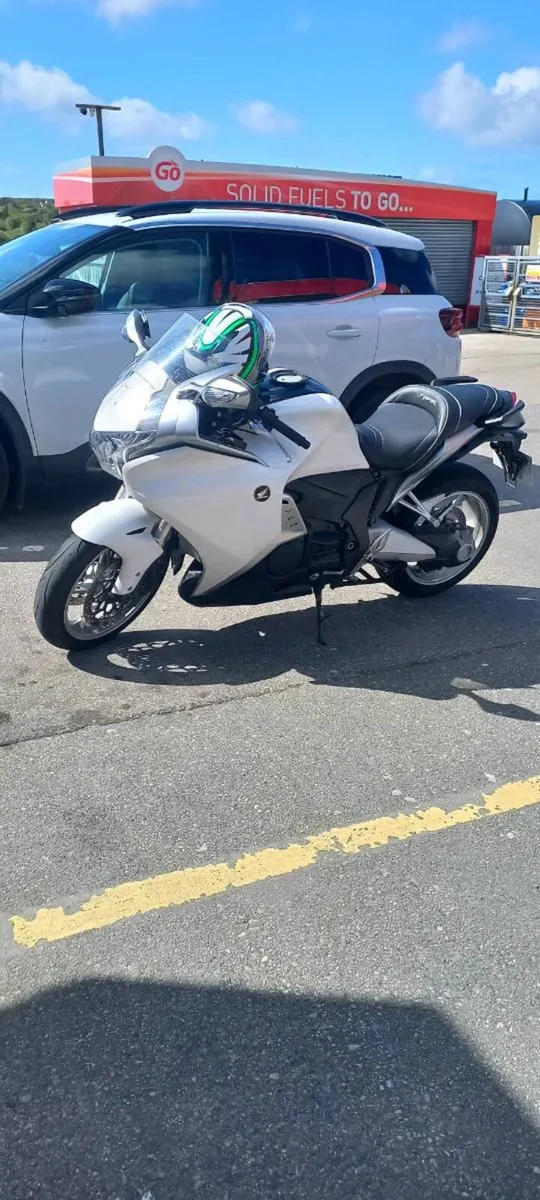 Honda VFR 1200F - Image 2