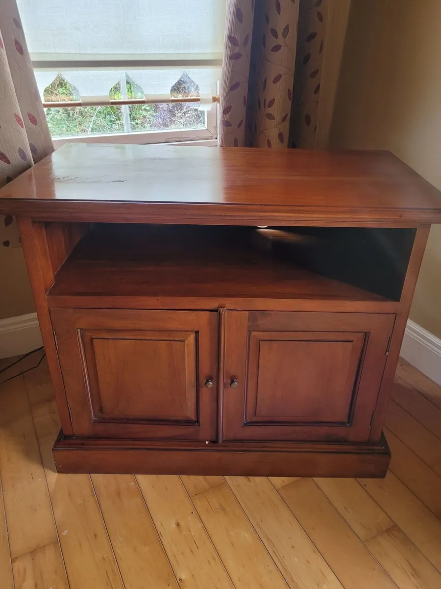 TV Unit - Image 1