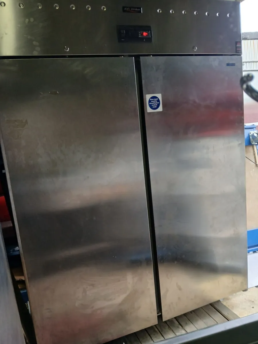 Commercial fridge double door ...chilled - Image 3