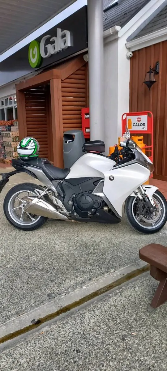 Honda VFR 1200F - Image 1