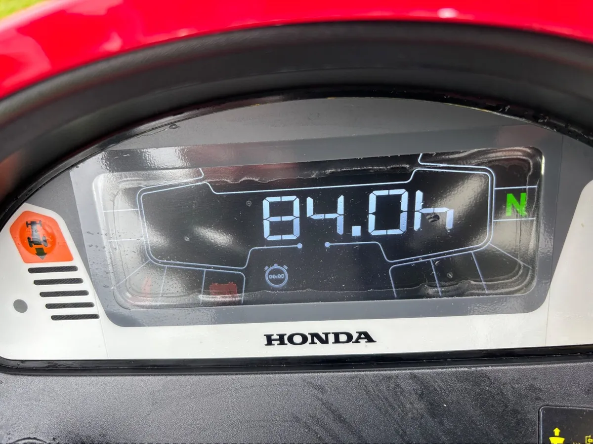 Honda 2417 HF ride on lawnmower - Image 2