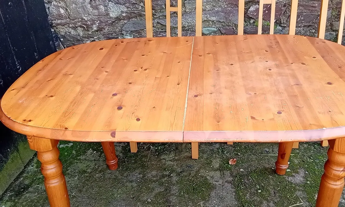 Pine dining table & 4 chairs - Image 1