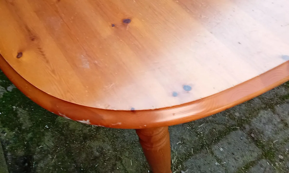 Pine dining table & 4 chairs - Image 3