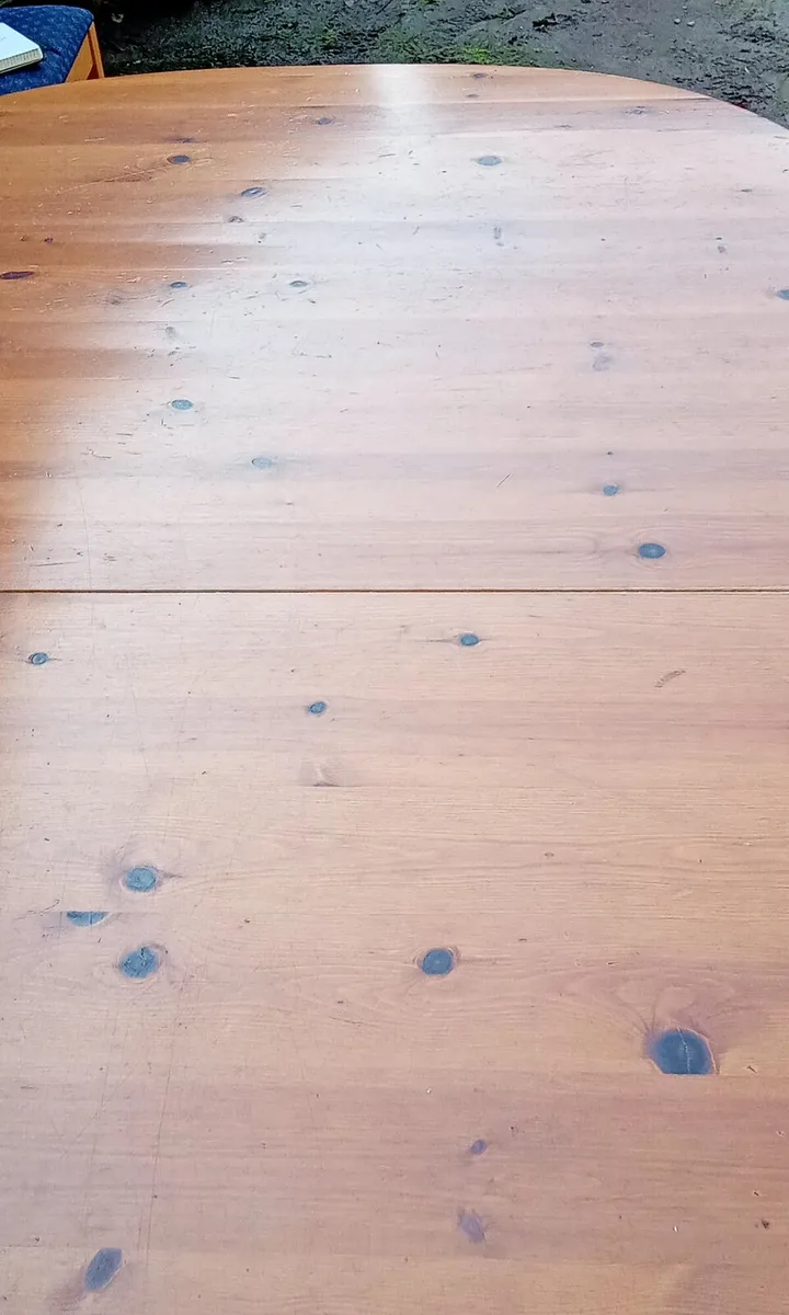 Pine dining table & 4 chairs - Image 4