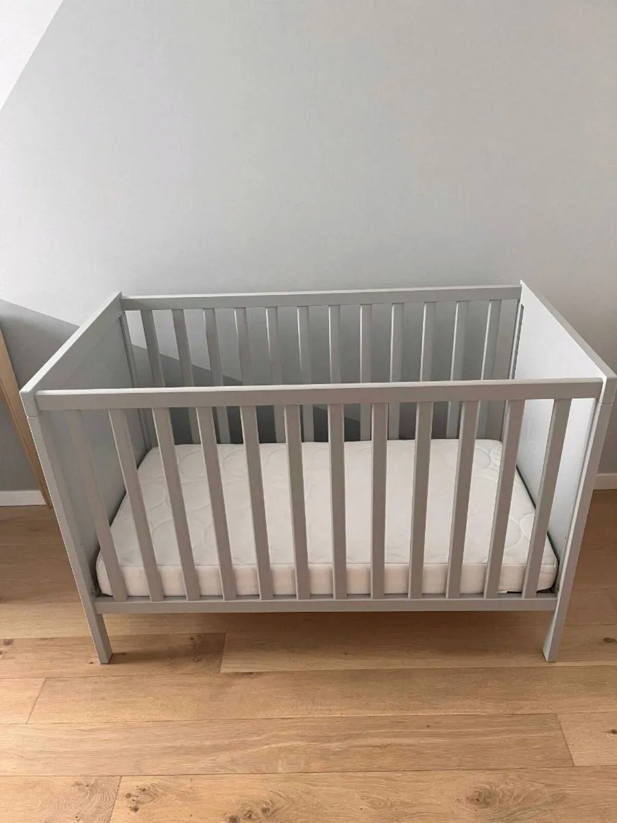 Ikea Sundvik Cot & changing table - Image 2