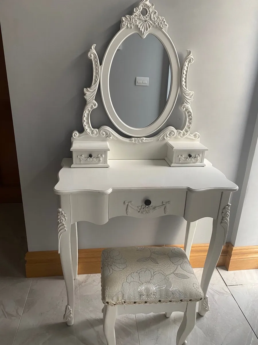 Dressing table & stool - Image 1