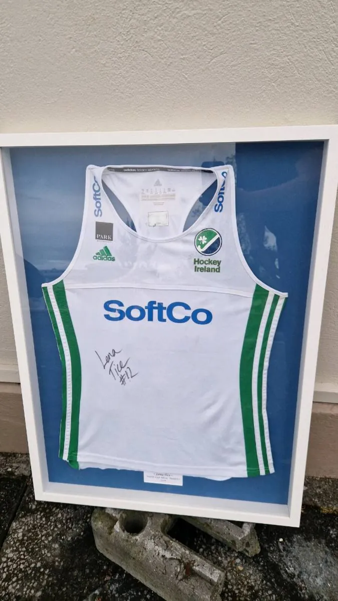 Signed and framed Irish hockey jersey - Image 1