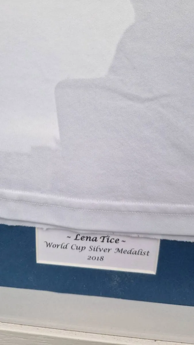 Signed and framed Irish hockey jersey - Image 3