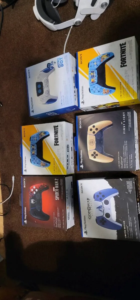 PS5 controllers limited edition unboxed - Image 2