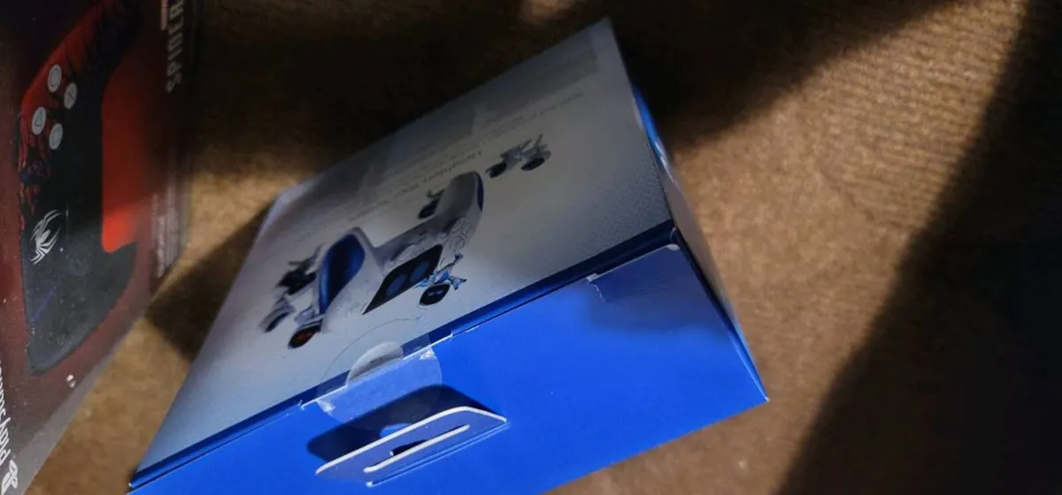 PS5 controllers limited edition unboxed - Image 4