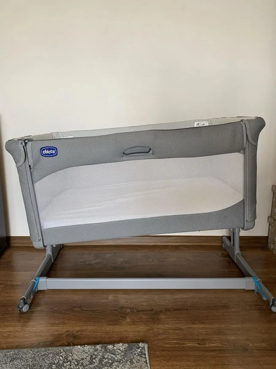 Chicco Next2Me Magic rocking bedside crib - Image 3