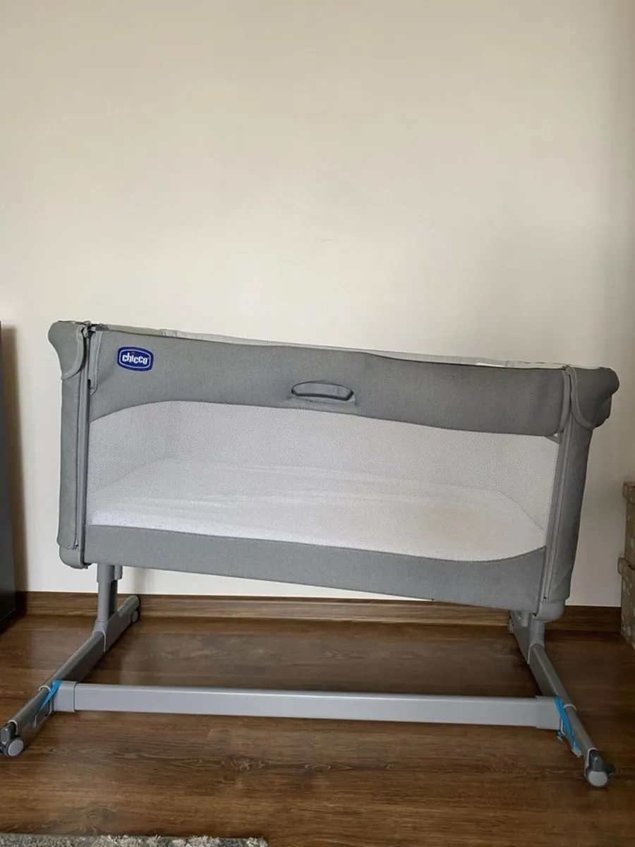 Chicco Next2Me Magic rocking bedside crib - Image 4