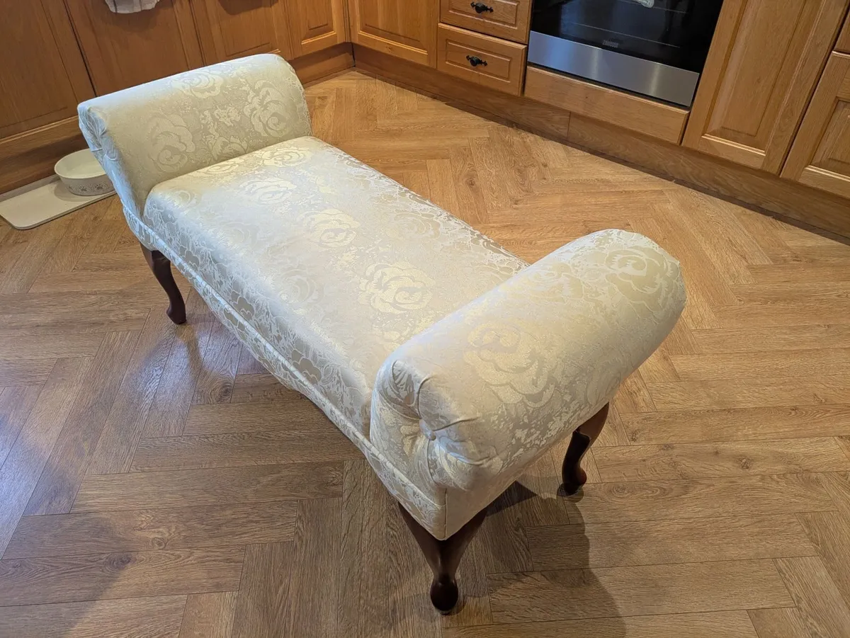 Elegant upholstered chaise lounge / bedroom bench - Image 2