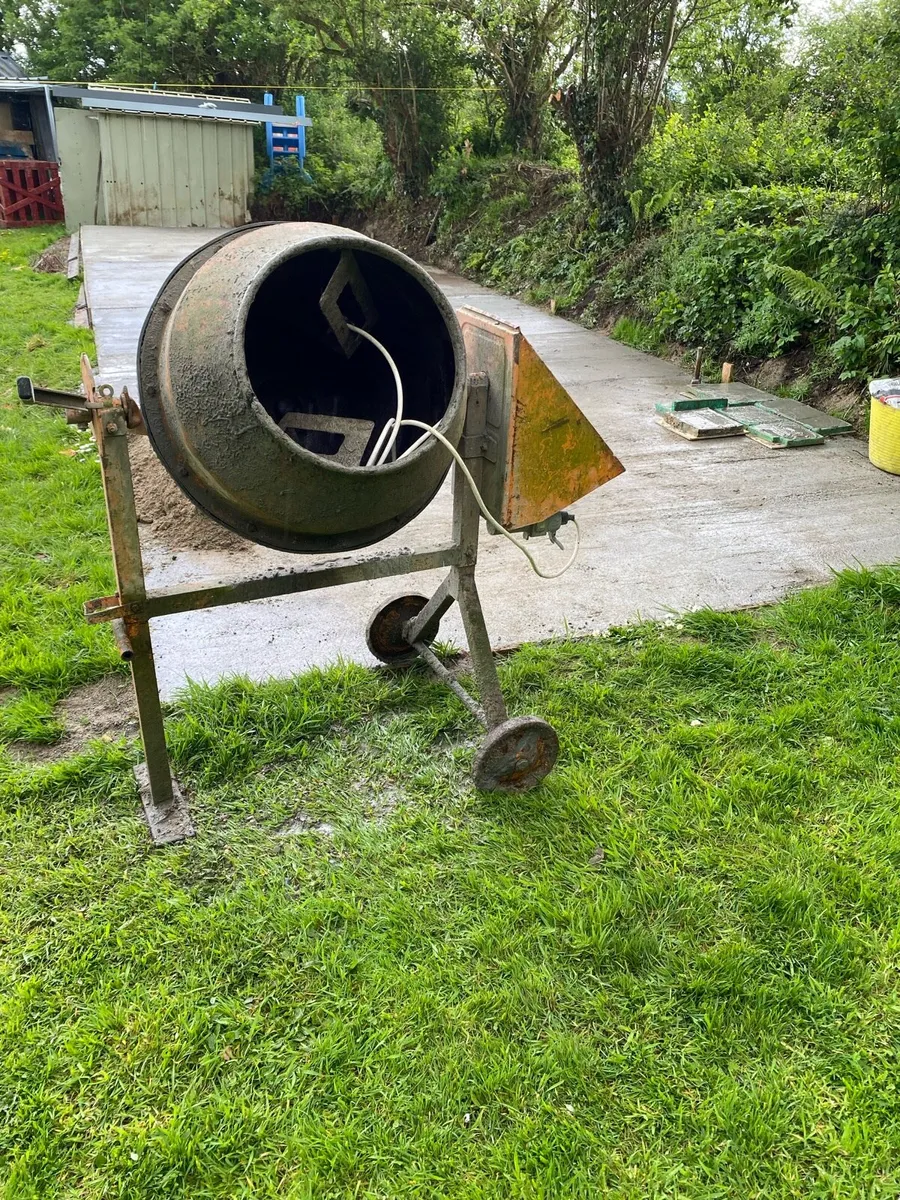 Cement mixer - Image 1