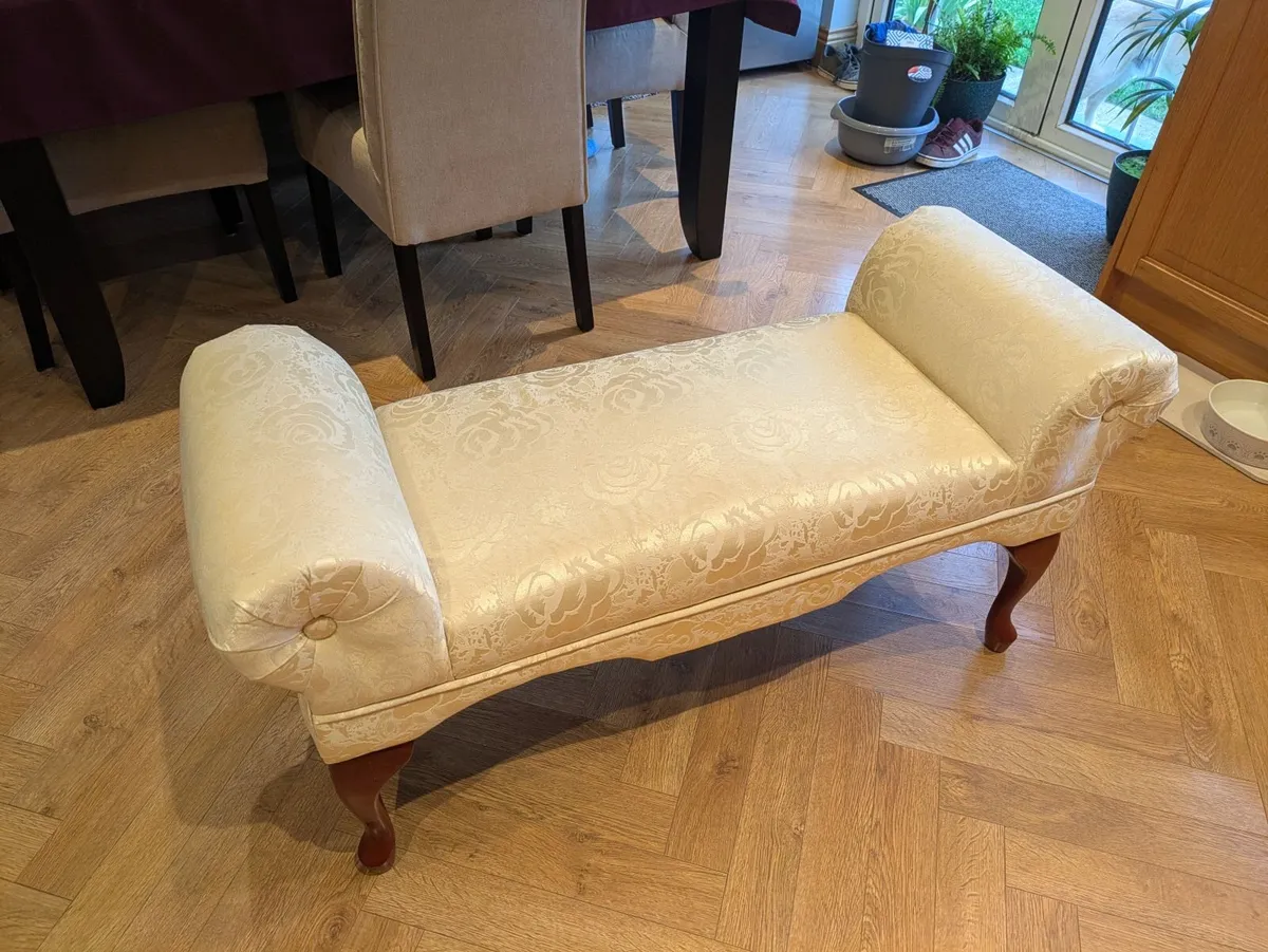 Elegant upholstered chaise lounge / bedroom bench - Image 1