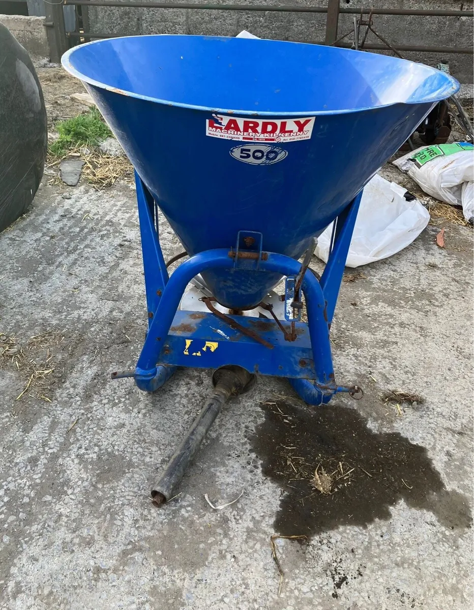 Fertilizer Spreader - Image 1