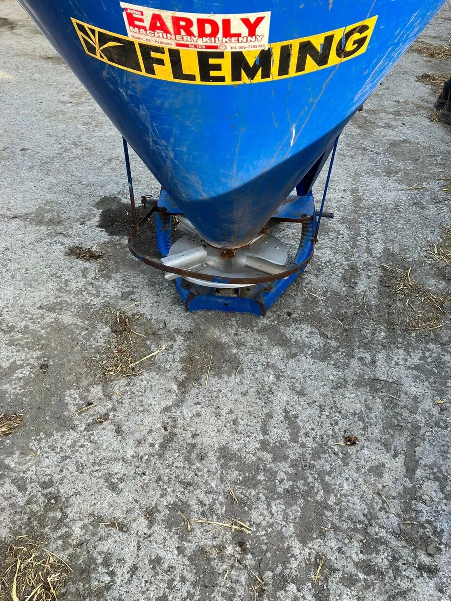 Fertilizer Spreader - Image 3