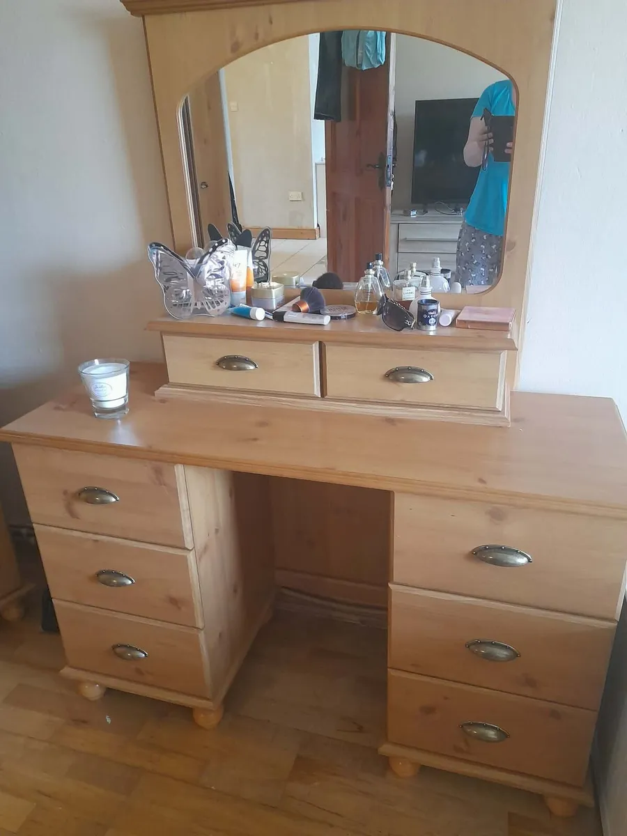 Dressing table - Image 1