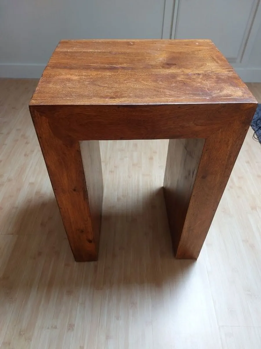 Pair of wooden side tables - Image 1