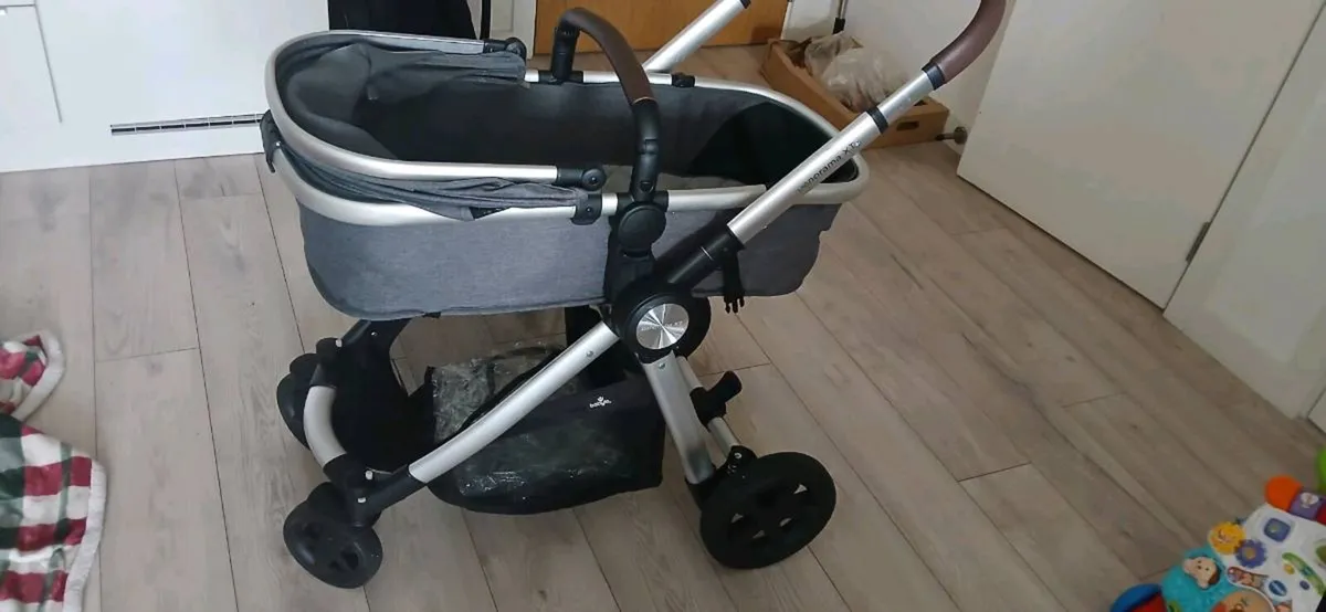 pram - Image 1