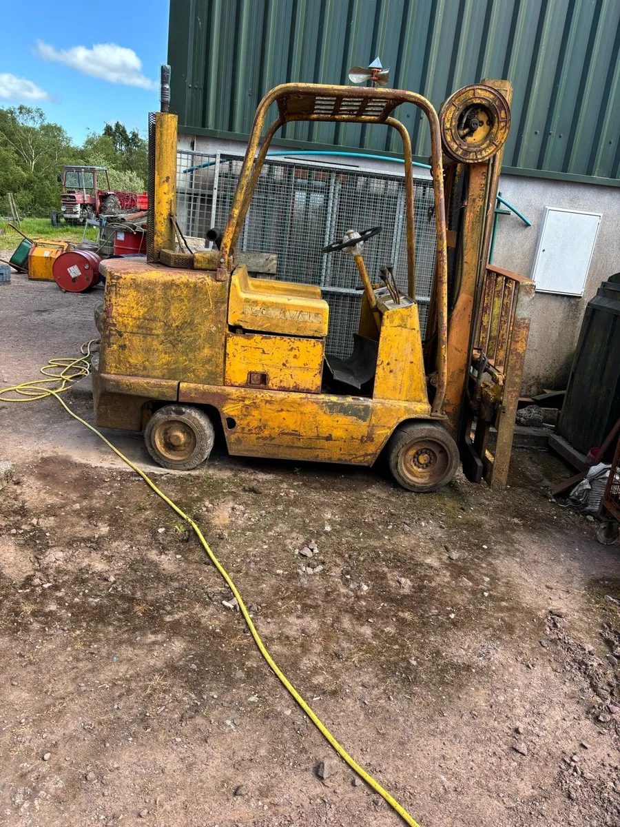 Caterpillar  fork lift - Image 2