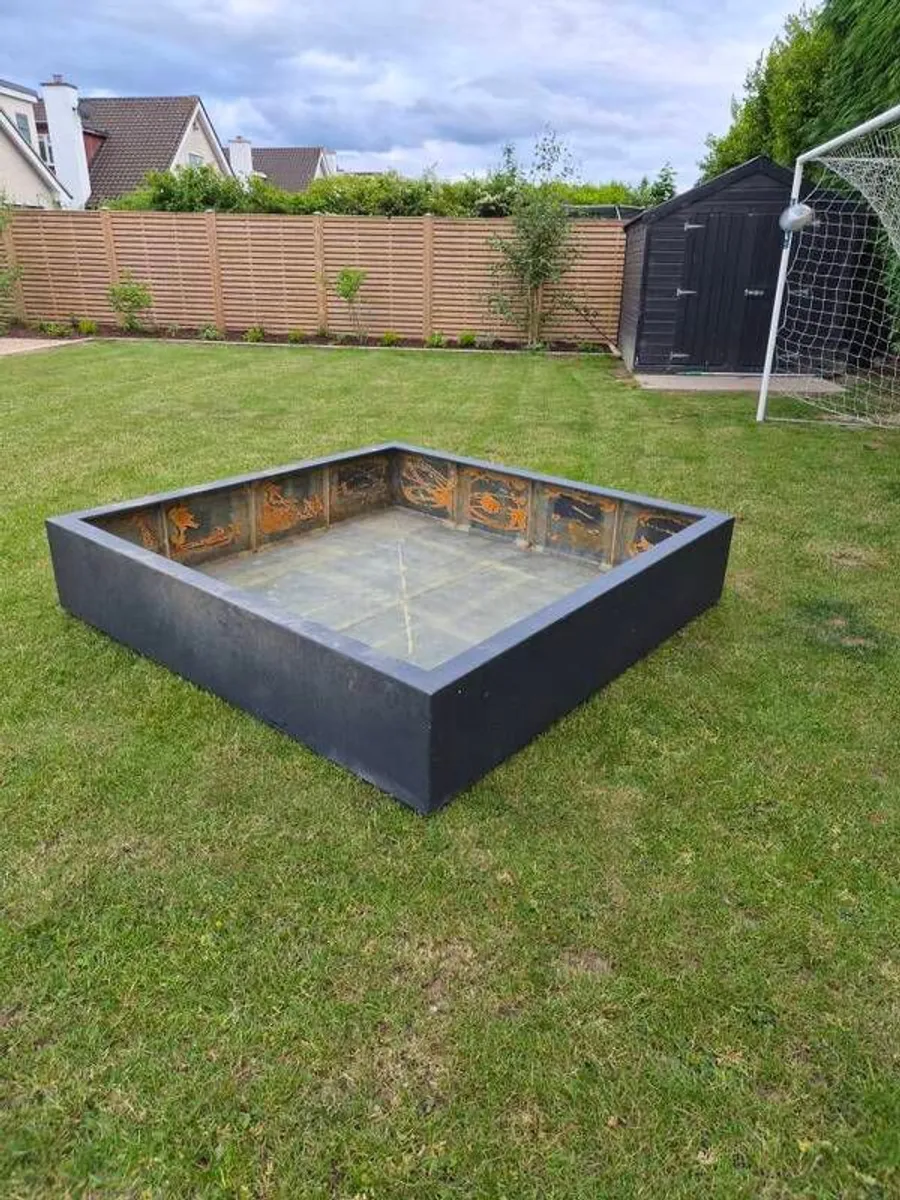 2m x 2m Finreglass Plant Pot - Image 1
