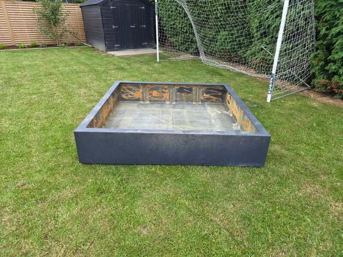 2m x 2m Finreglass Plant Pot - Image 2