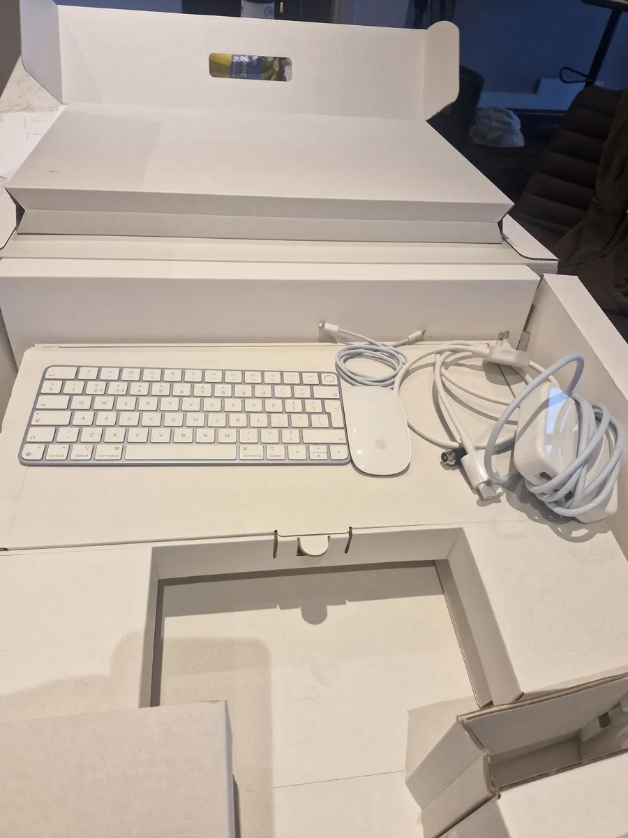 iMAC 24" - 99% New (unboxed, but unused) - Image 4