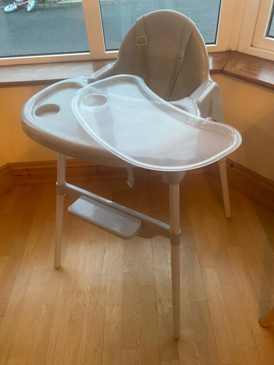 Baby high chair - Image 1