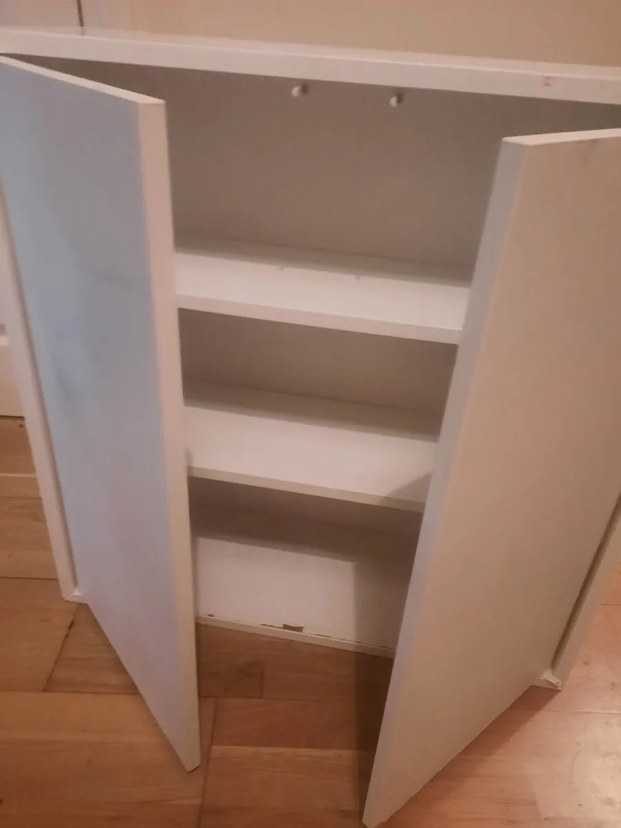 Cabinet - Image 1