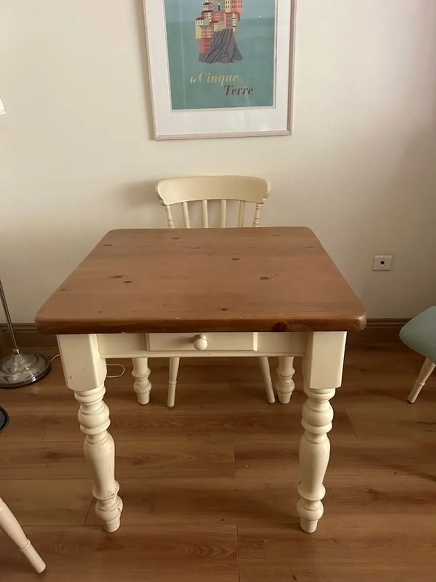 Dining table and 4 chairs - Strawbridge - Image 1