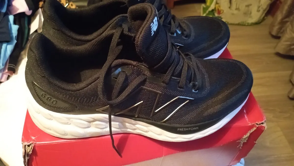 NB Running/Walking Trainers Size 10 - Image 3