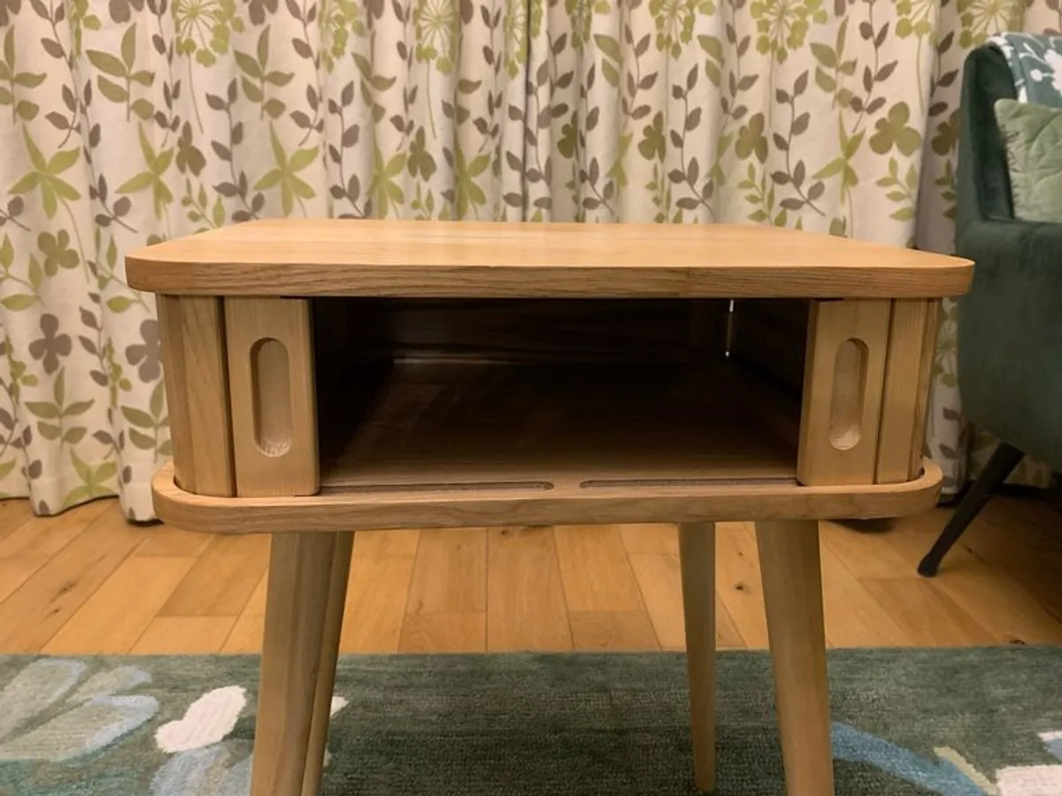 Oak side table with internal storage - Image 3