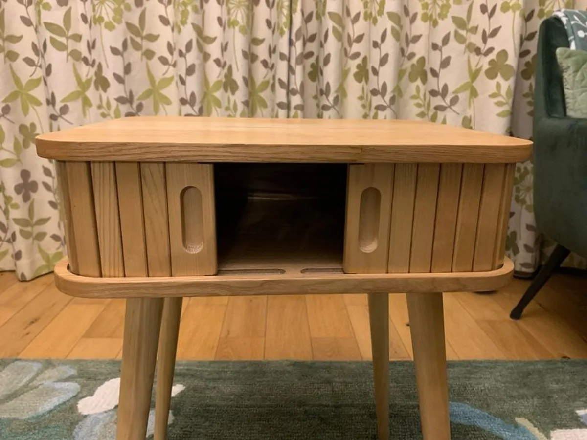 Oak side table with internal storage - Image 2