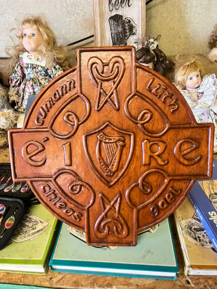 Mahogany shield - Image 3