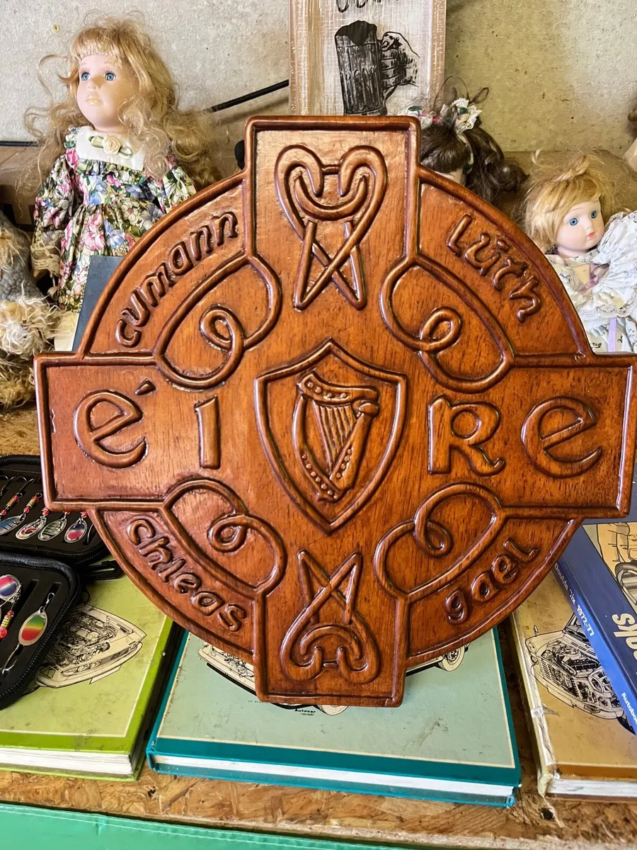 Mahogany shield - Image 4