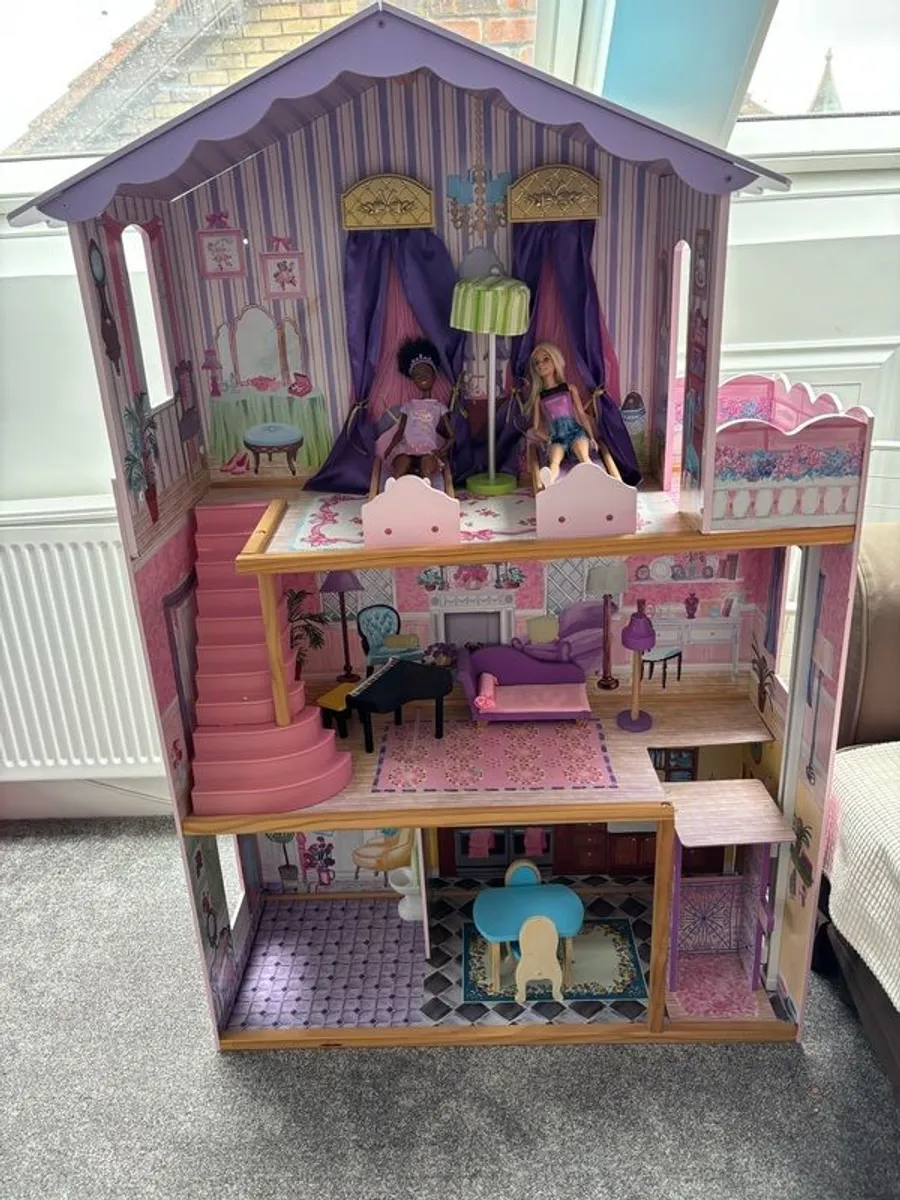 very good condition Doll house - Image 3