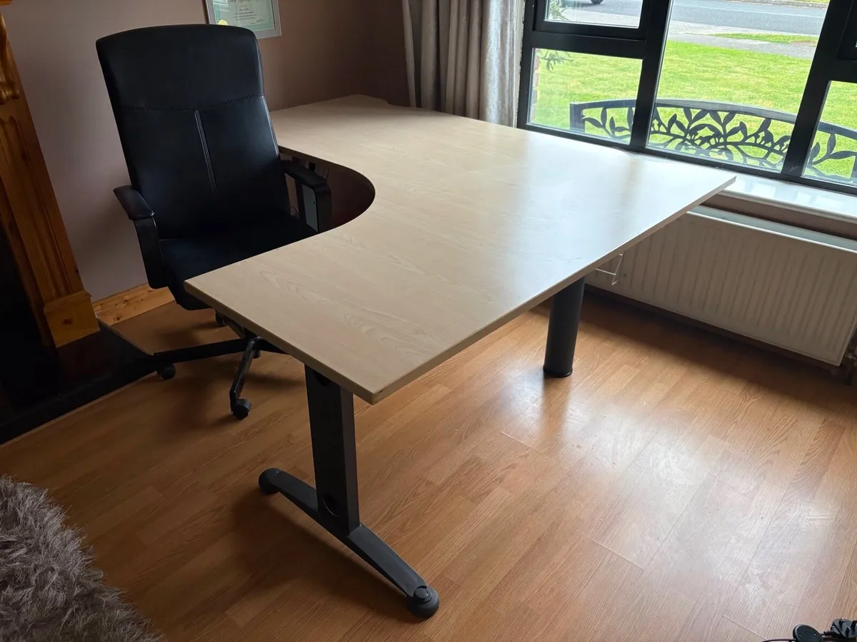 7ft x 7ft Corner Office Desk and Chair