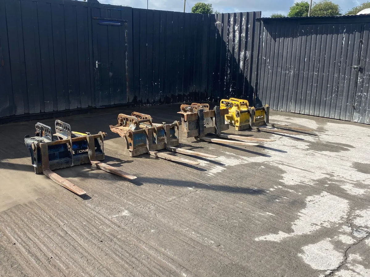 Conquip Pallet Forks To Suit Excavator 45/65mm Pin - Image 1