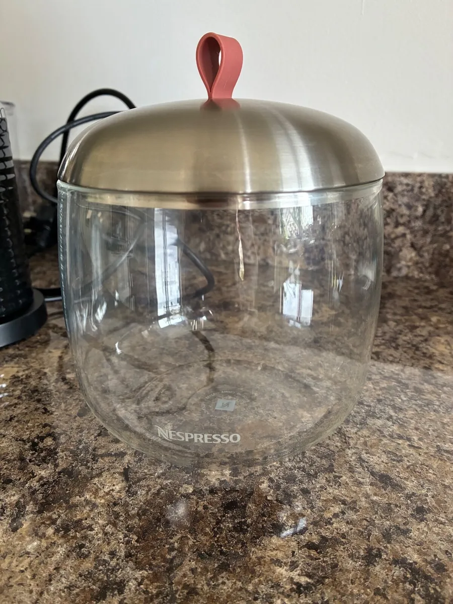 Nespresso Vertuo Machine & Bundle - Image 3