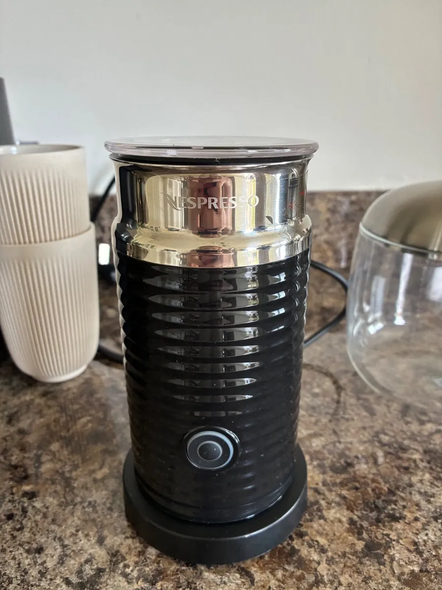Nespresso Vertuo Machine & Bundle - Image 2