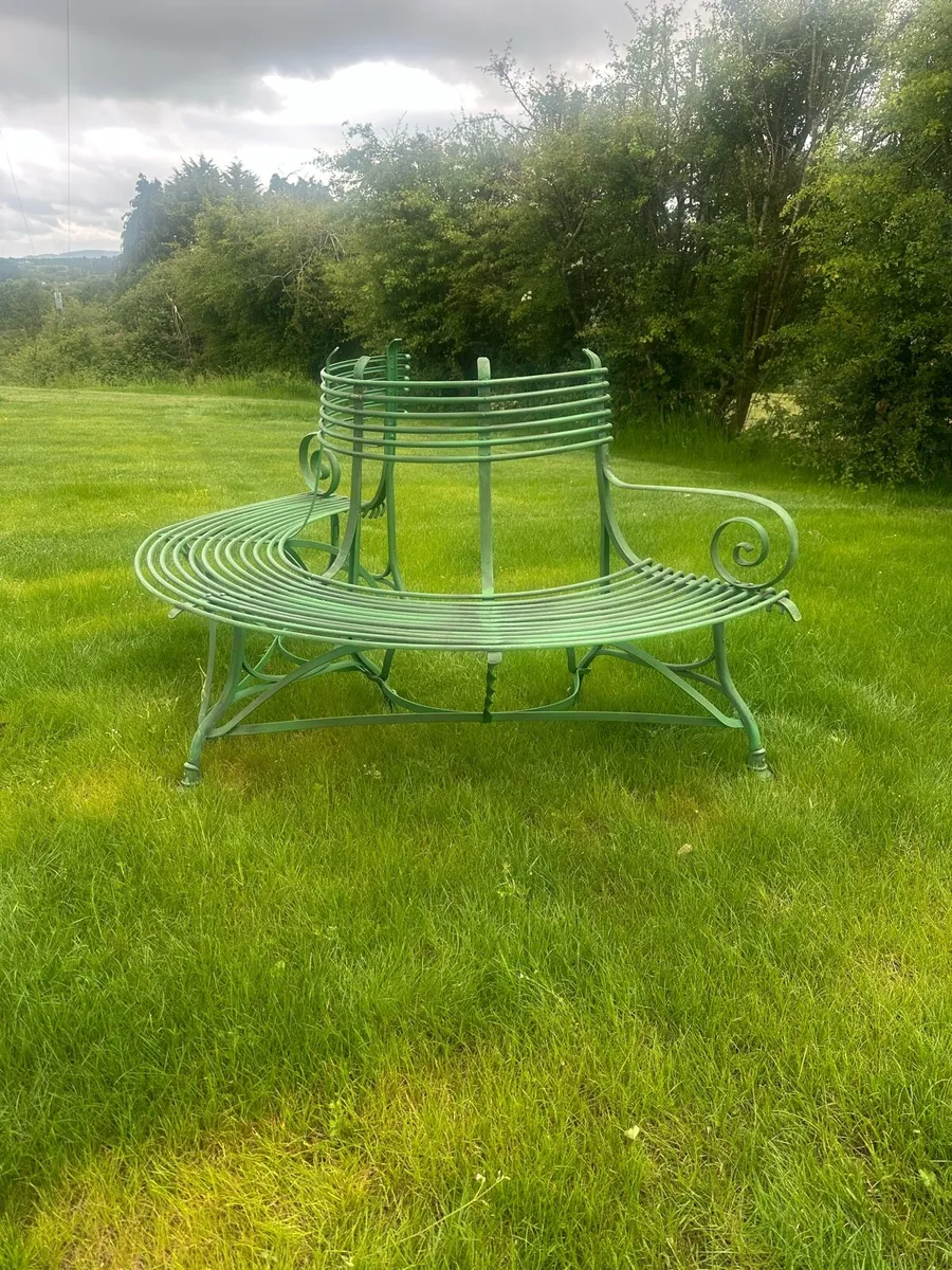 Arras Tree Bench and More - Image 1