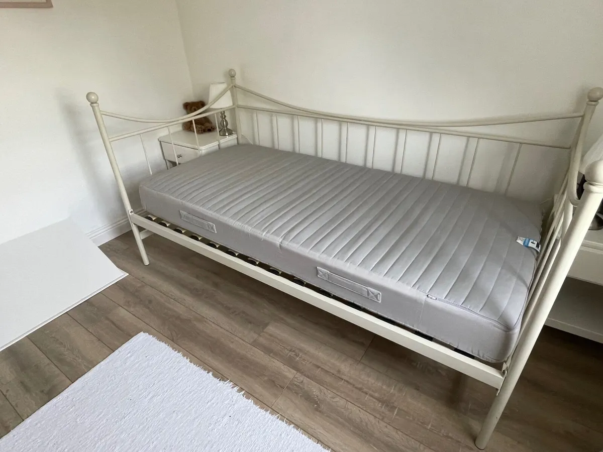 Day bed - Image 2