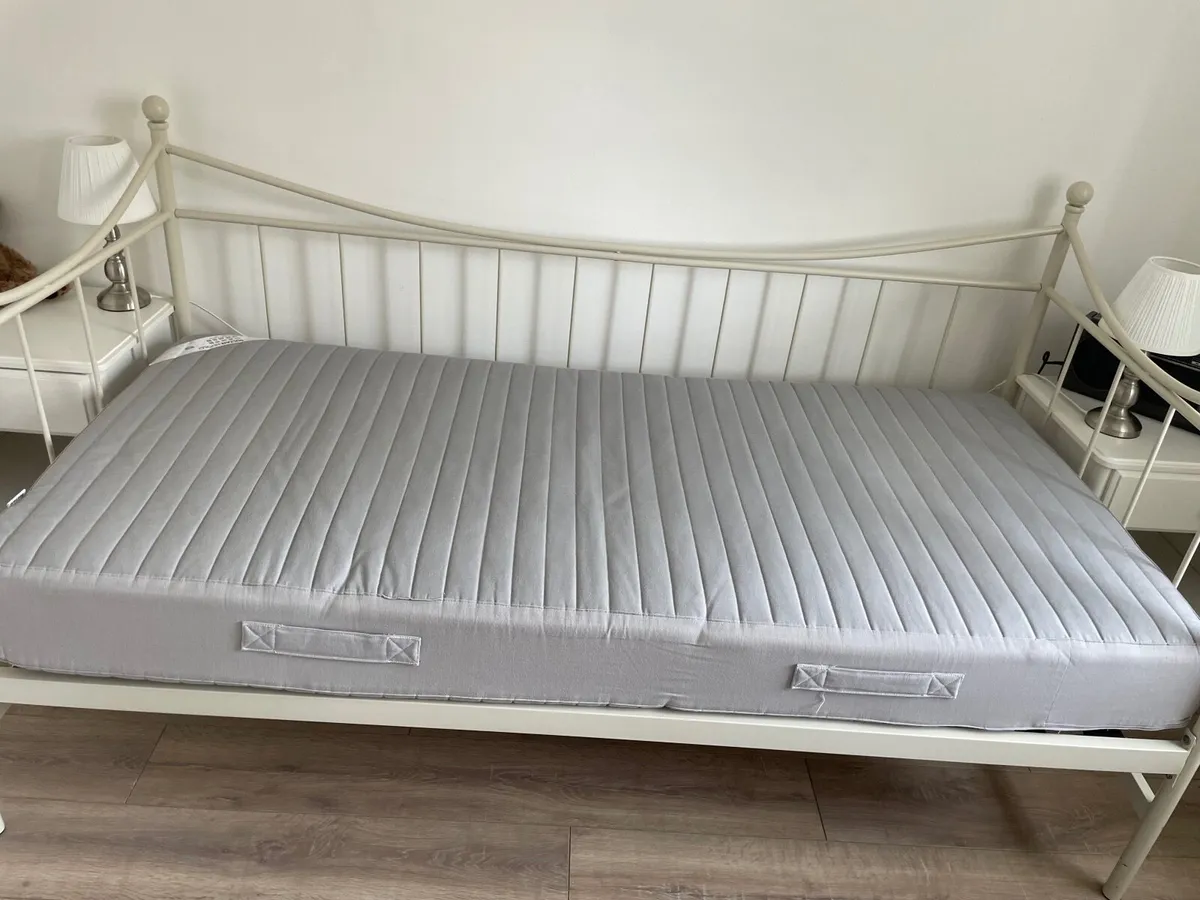 Day bed - Image 3