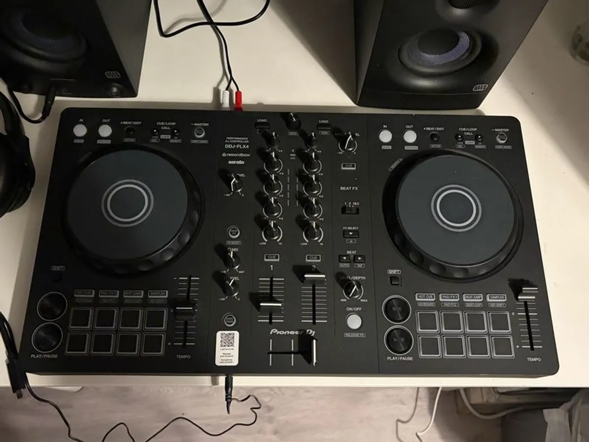 Pioneer DDJ FLX 4 With Amazon speakers - Image 2