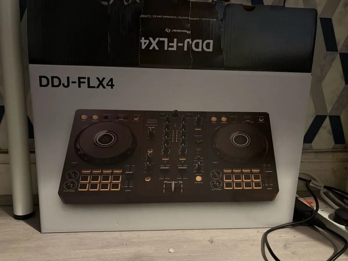 Pioneer DDJ FLX 4 With Amazon speakers - Image 4