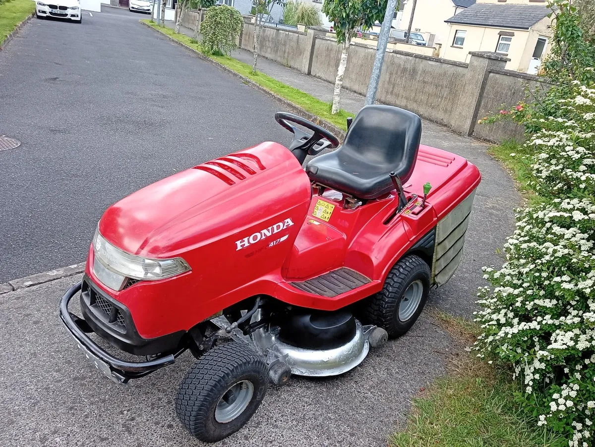 Honda ride on lawnmower - Image 3