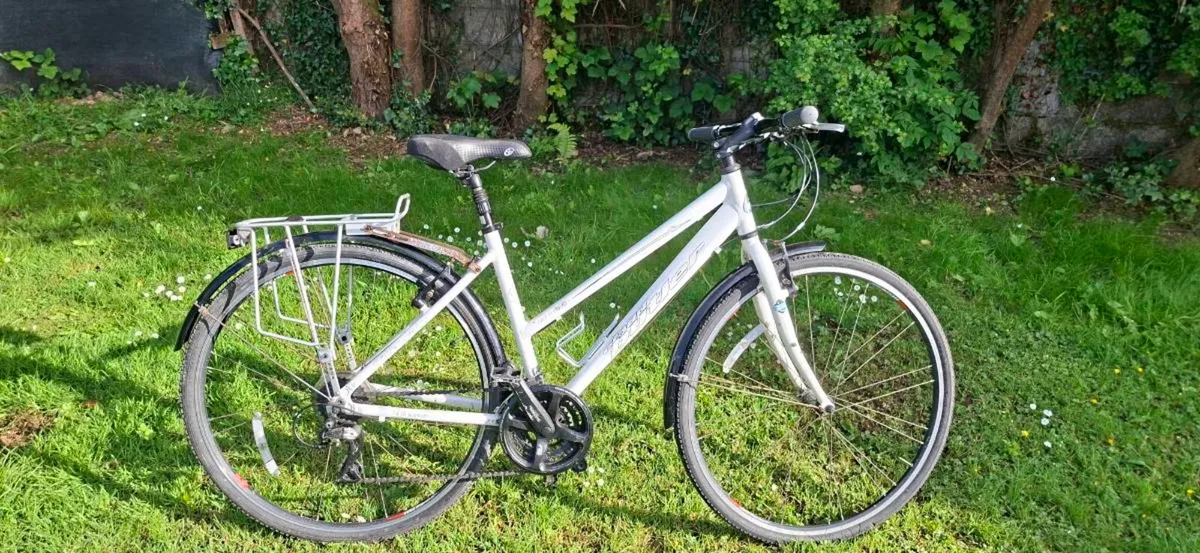 Ladies bicycle - Image 1