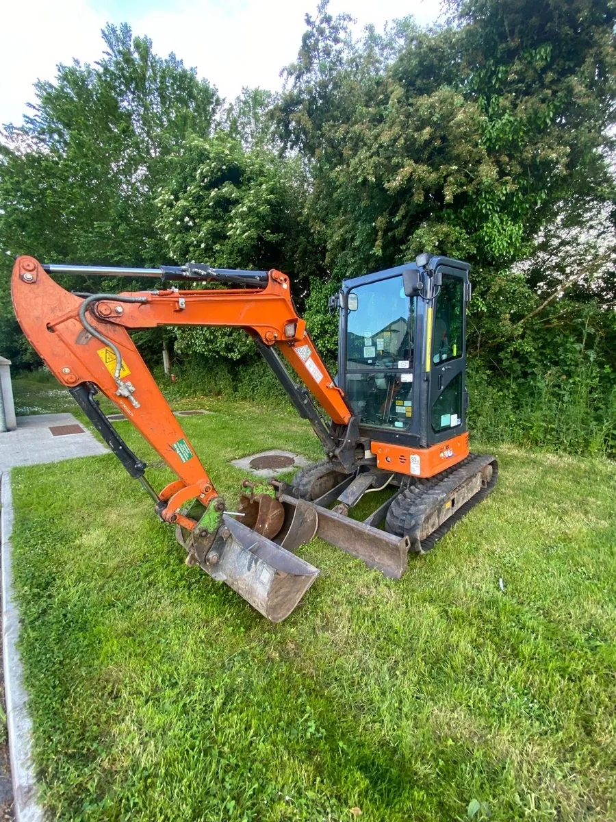 2021 Hitachi 26U - Image 1