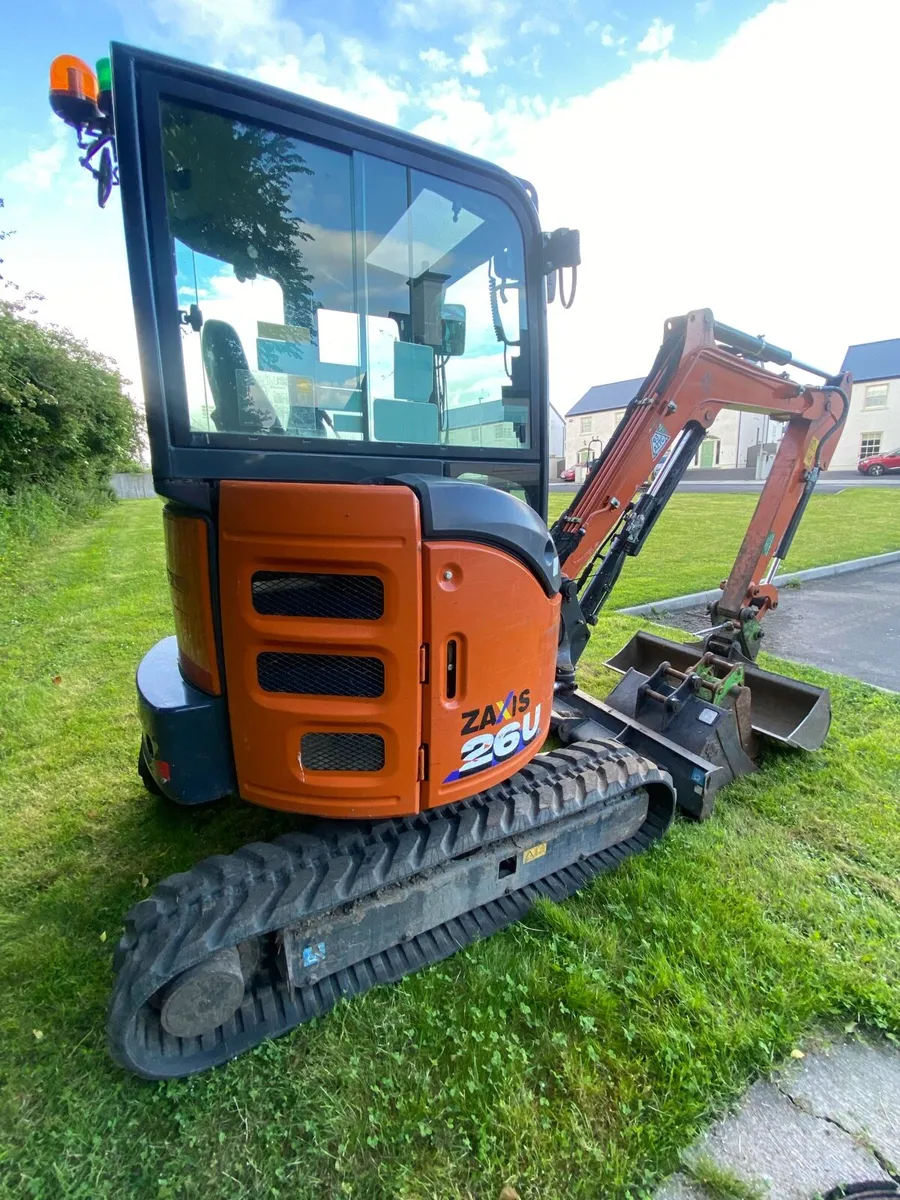 2021 Hitachi 26U - Image 3